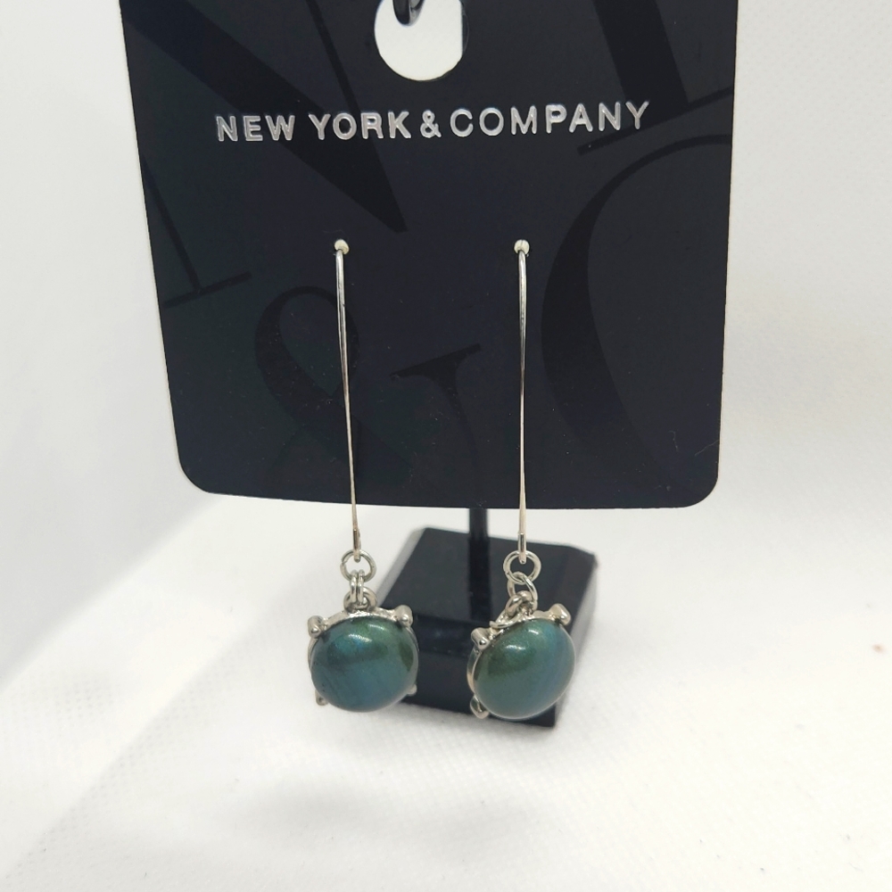 NYC- NWT EARRINGS GREEN JADE IN COLOR SILVER